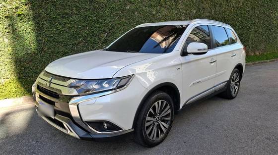 MITSUBISHI OUTLANDER 3.0 MIVEC V6 GASOLINA HPE-S AWD AUTOMÁTICO MITSUBISHI OUTLANDER 3.0 MIVEC V6 GASOLINA HPE-S AWD AUTOMÁTICO